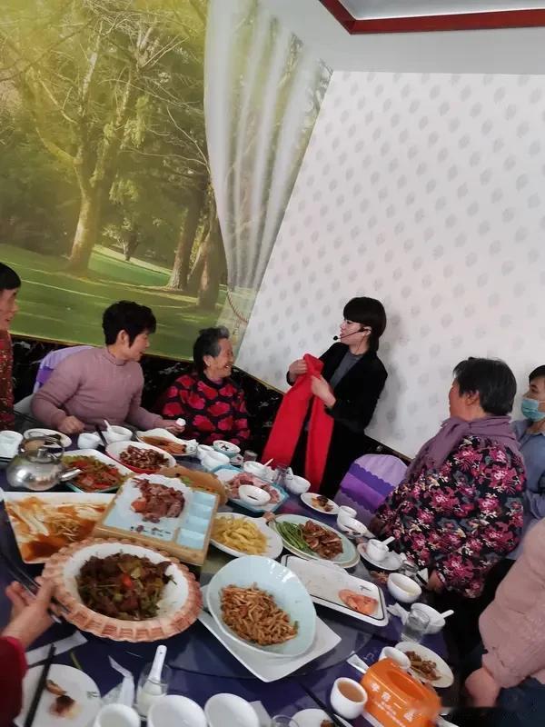 及时制止婆家不良行为太有必要了。我朋友结婚后，婆婆总对她颐指气使，让她一个人承担
