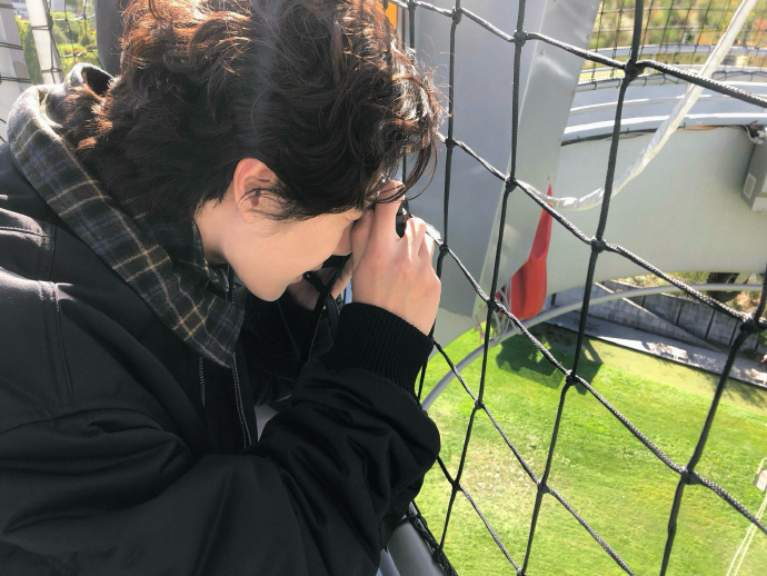 王一博完全无死角王一博出片像呼吸一样简单王一博巴黎时装周造型图集，天生的镜头宠儿