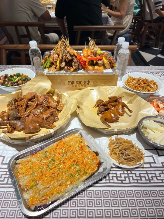 感谢张颜齐，吃到了神仙卤水鸭！