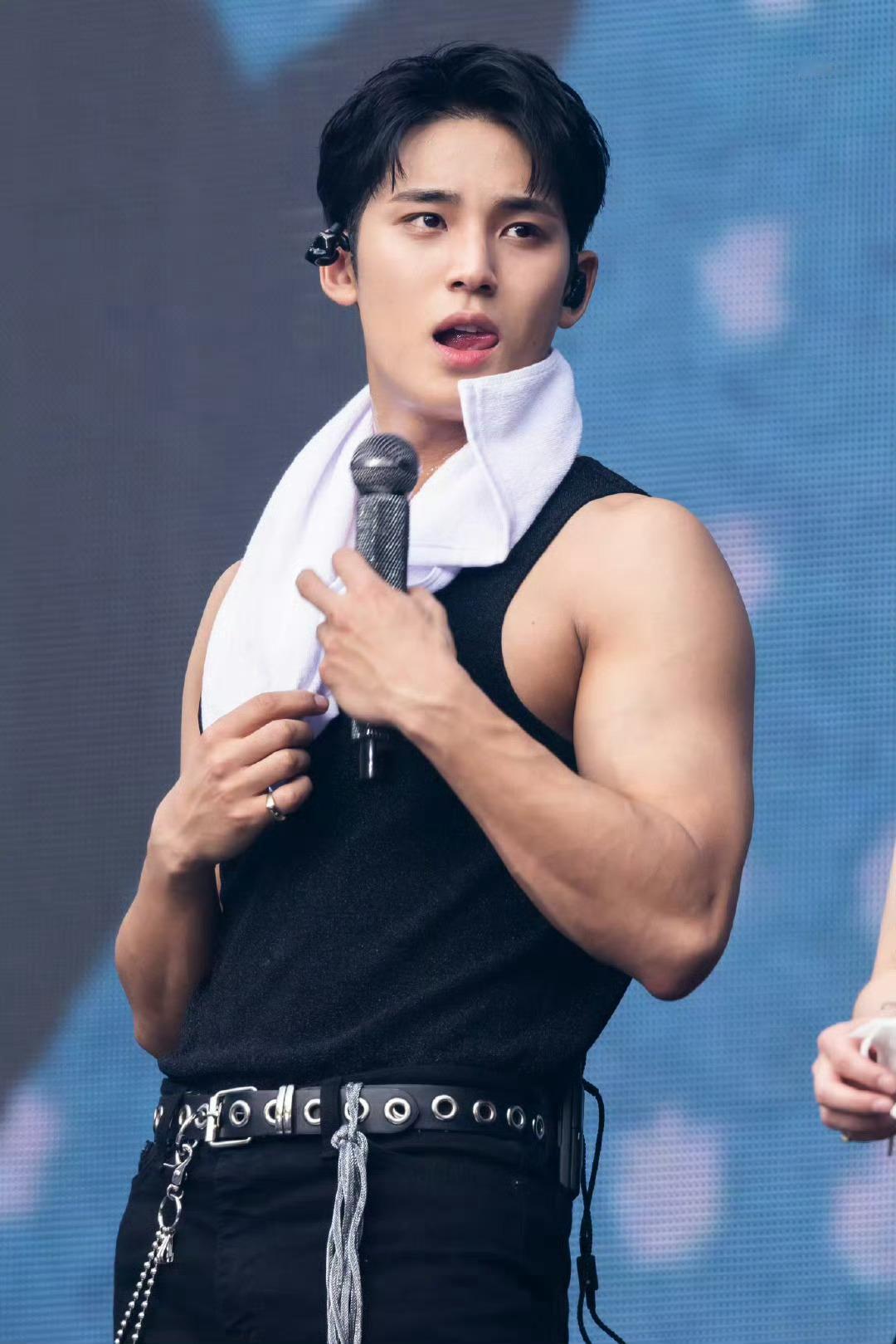 金珉奎 🤤 ​​​