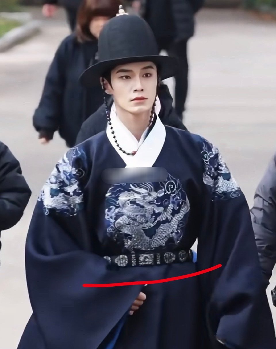 造孽啊，快穿成裹胸裙了 