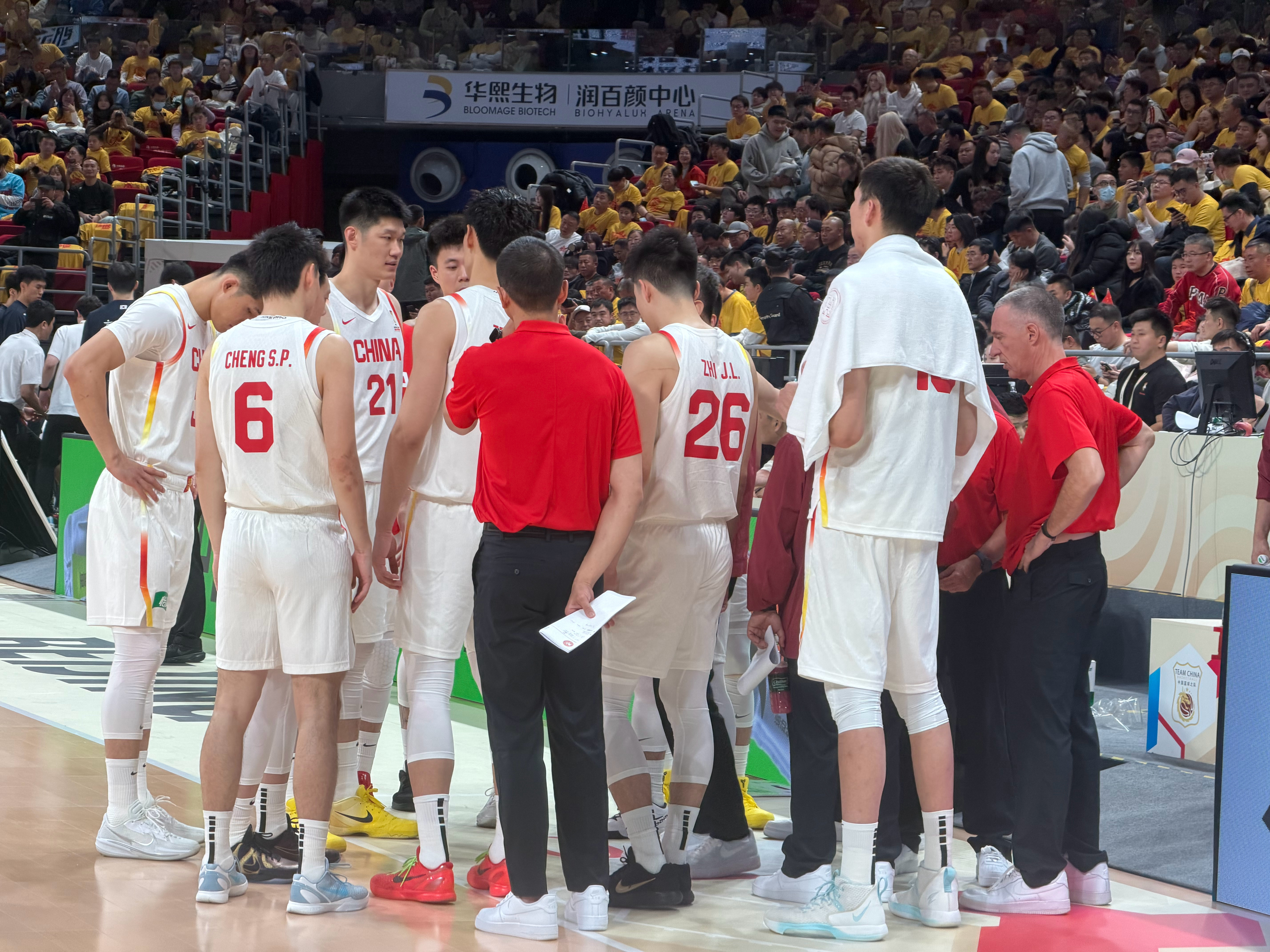 下半场加油啊！！！中国男篮北京主场燃爆了男篮世预赛中韩对决为梦想正当燃