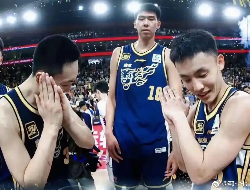 两大卧龙凤雏胡明轩：投篮12中2，命中率16.7%，三分球9中1徐杰：投篮14中