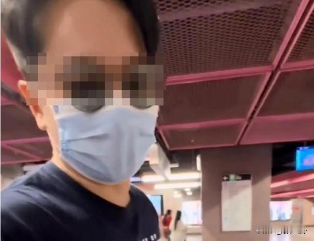 港铁冲突背后的二十五万账单

事情发生在9月21日下午。香港铜锣湾地铁站里，人来