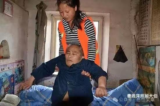 25岁女孩领着小伙回家相亲，刚一进门，便瞧见三个老人躺在炕上。女孩直言：“你要是