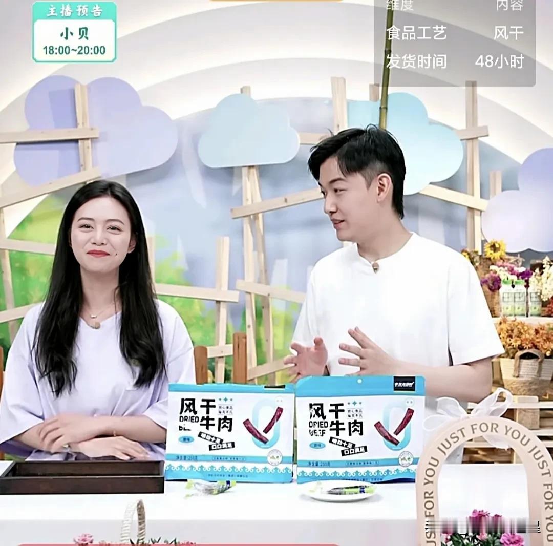 太搞笑了
董董差点儿被绊倒摔跤
小贝和董董交接班一起吐槽汉森
小贝说她刚把桌子收