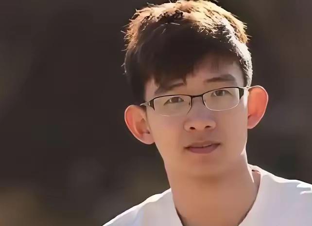 “北大学霸”刘嘉森一语惊人！他说：“我的同学里，父母有钱有势的大有人在，父母是博