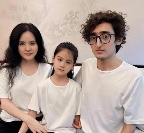 2018年，20岁迪拜富少在湖南留学，竟爱上36岁离异宝妈，父亲知道后勃然大怒：