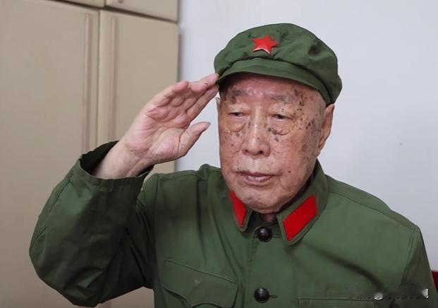 半生戎马守家国，百岁赤心报党恩！老兵郝家润，清贫一生倾尽积蓄报国
 
郝家润，1