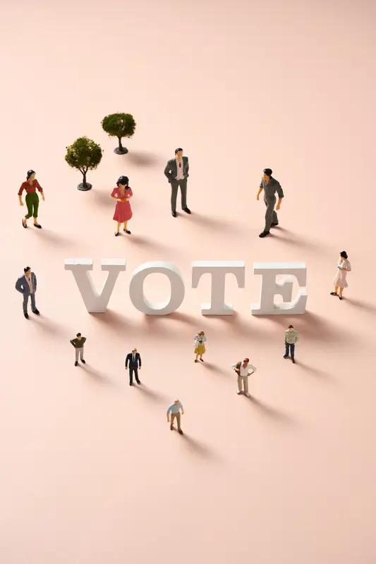 高校被曝让学生给领导孩子投票 ，学生：领导让学生会部门发通知。12月7日，河南郑