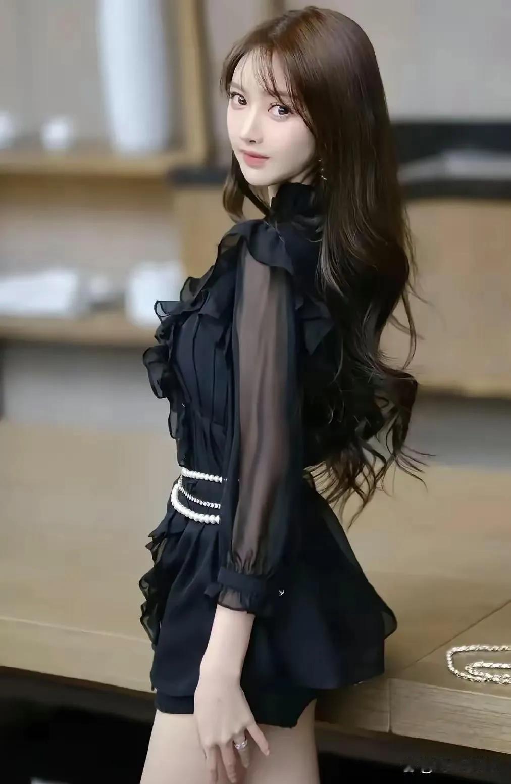 叶珂猛一看很像杨颖，原来黄晓明好这款呀！
最近网上疯传叶珂没baby漂亮，我咋看