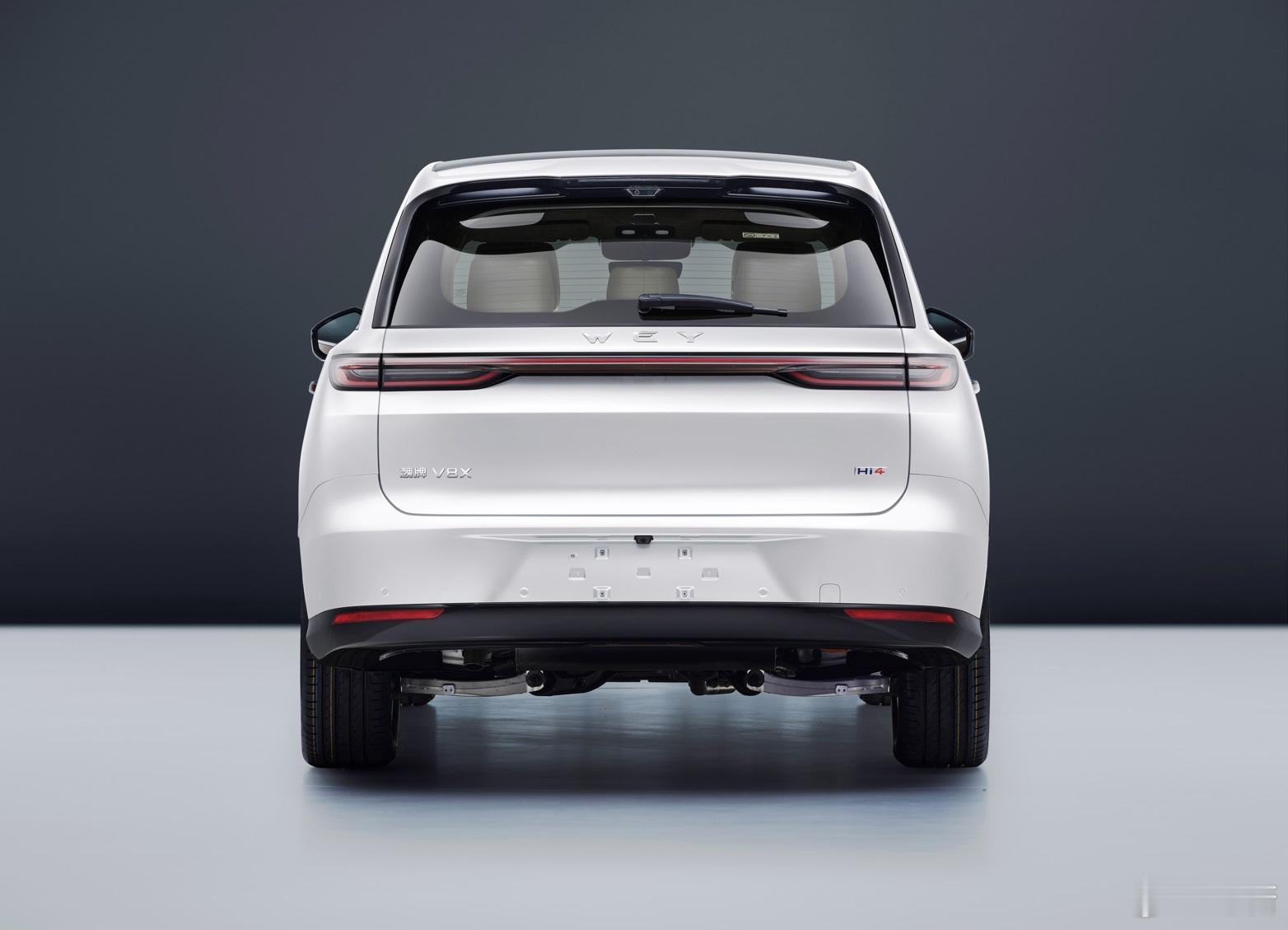 和理想策略不同，魏牌V9X是单一车款采用两种轴距的方案，一款车5座6座两个版本 