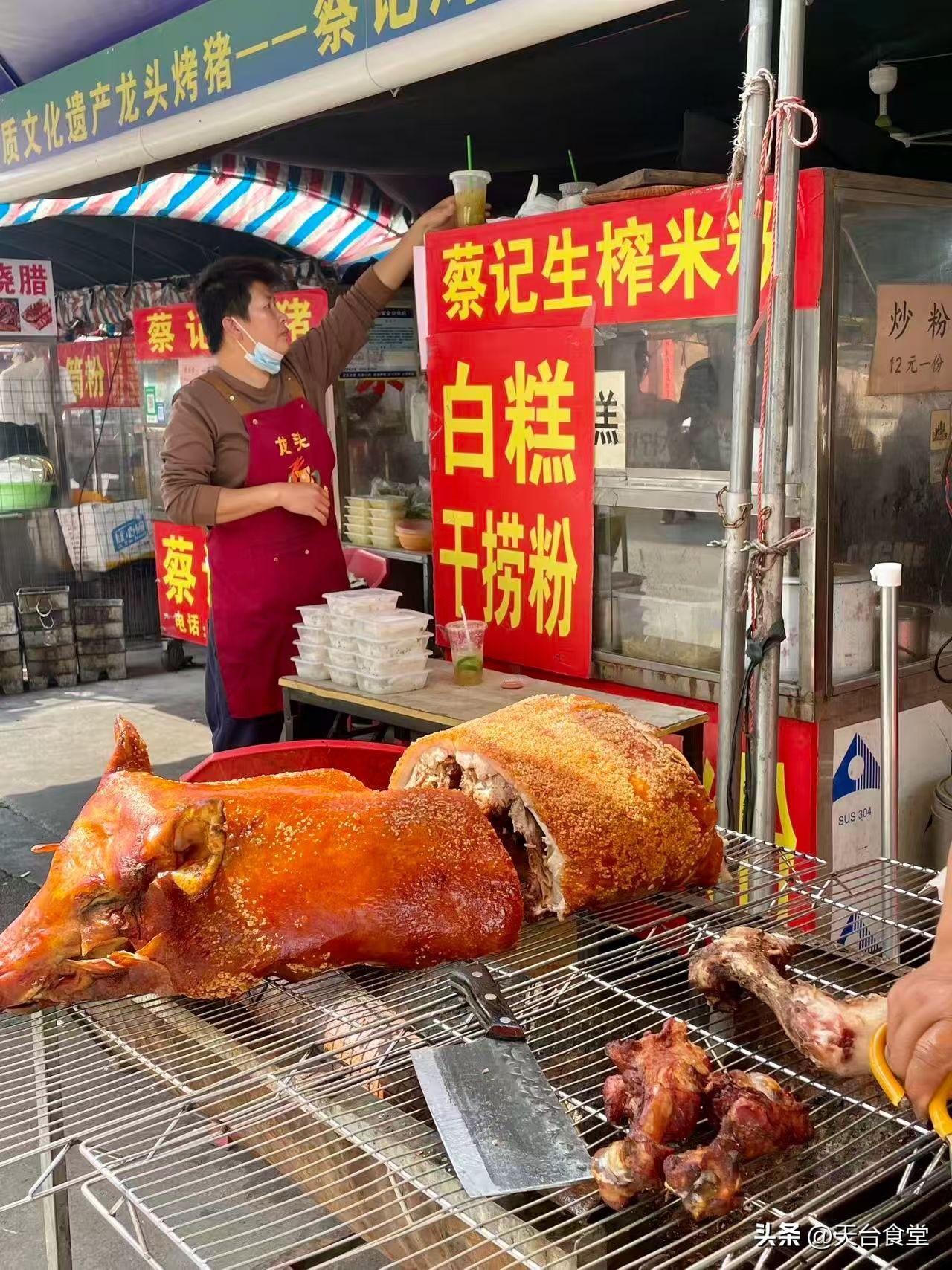 围坐一炉前，烤猪皮酥脆吃到嘴里咯吱咯吱的，主体一个咸香味为主，有点淡淡的沙姜粉香