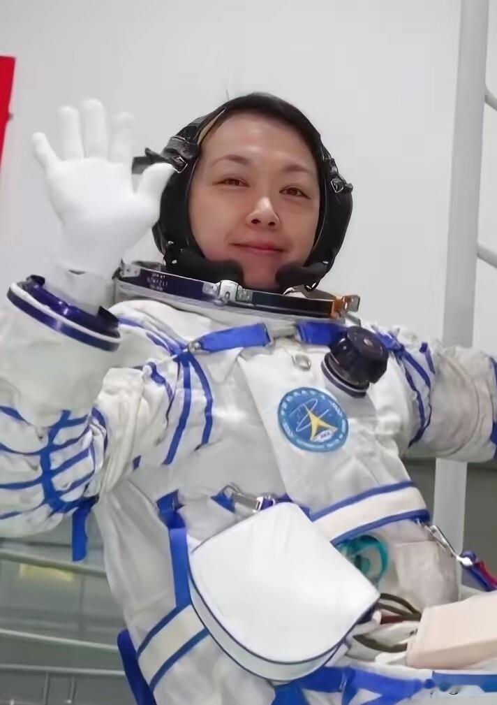 黎家盈这个名字，今天刷屏了，不是因为航天任务，而是一句想去故宫长城的普通心愿，不