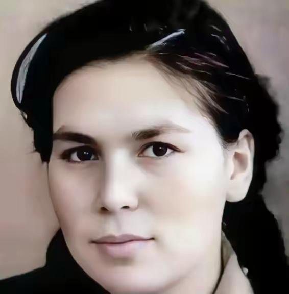 1965年，55岁的刘亚楼因为操劳工作，英年早逝。离世前，他叮嘱小自己15岁的混