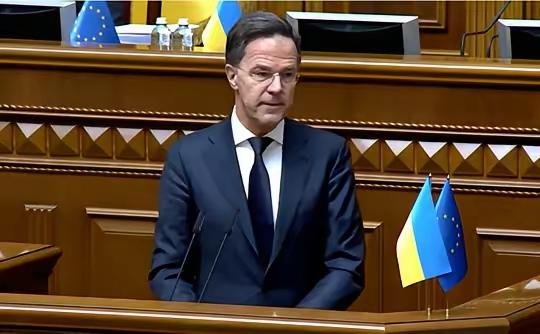 北约秘书长嘴上的和平协议，是领土和北约驻军二选一
 
2月3日，基辅议会里吕特抛