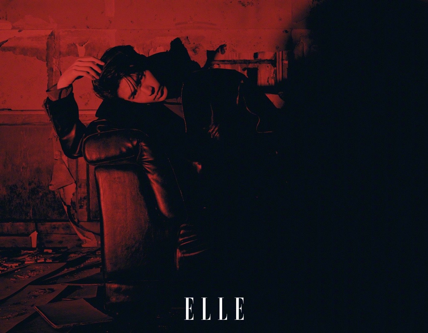 许闯拍的张凌赫 张凌赫真的帅得很有辨识度，清冷又耐看，气质和颜值双双在线，越看越