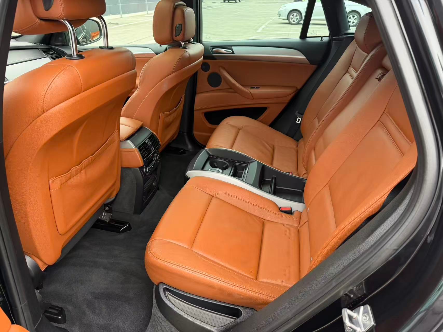 宝马X6 M ，目前价格不到10万啦 