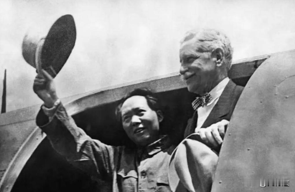 建国后，中央不成文规定：为了保证毛主席的安全，禁止他坐飞机。毛主席多次找空军，要