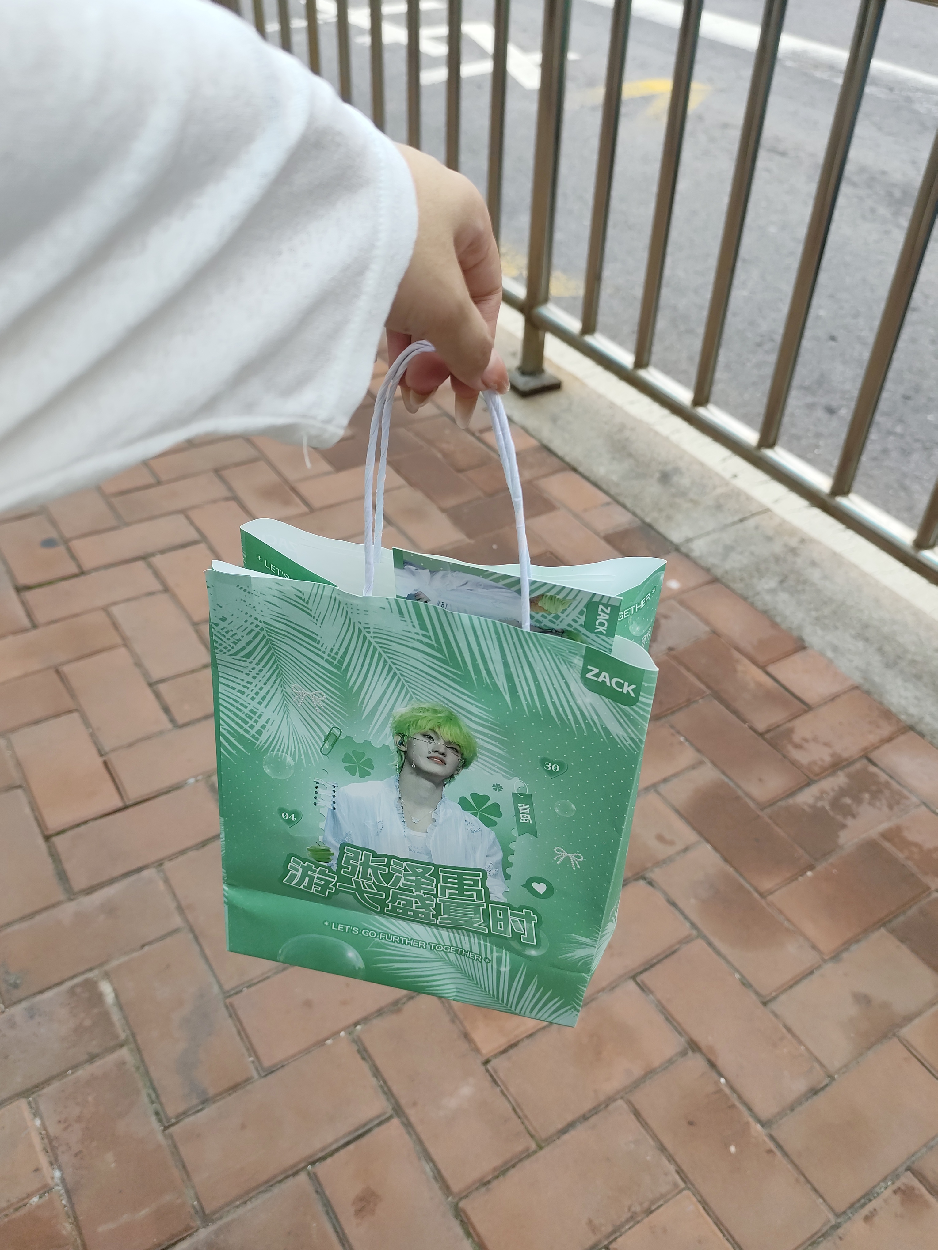 从包店回家 公交坐过站了 崂山区我不会再碰你了。 