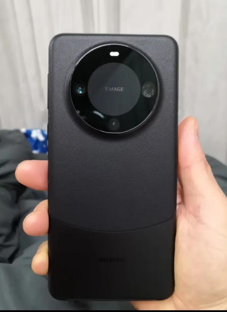 华为Mate 60 Pro乐臻版来了，包含一个华为Mate 60 Pro手机和一