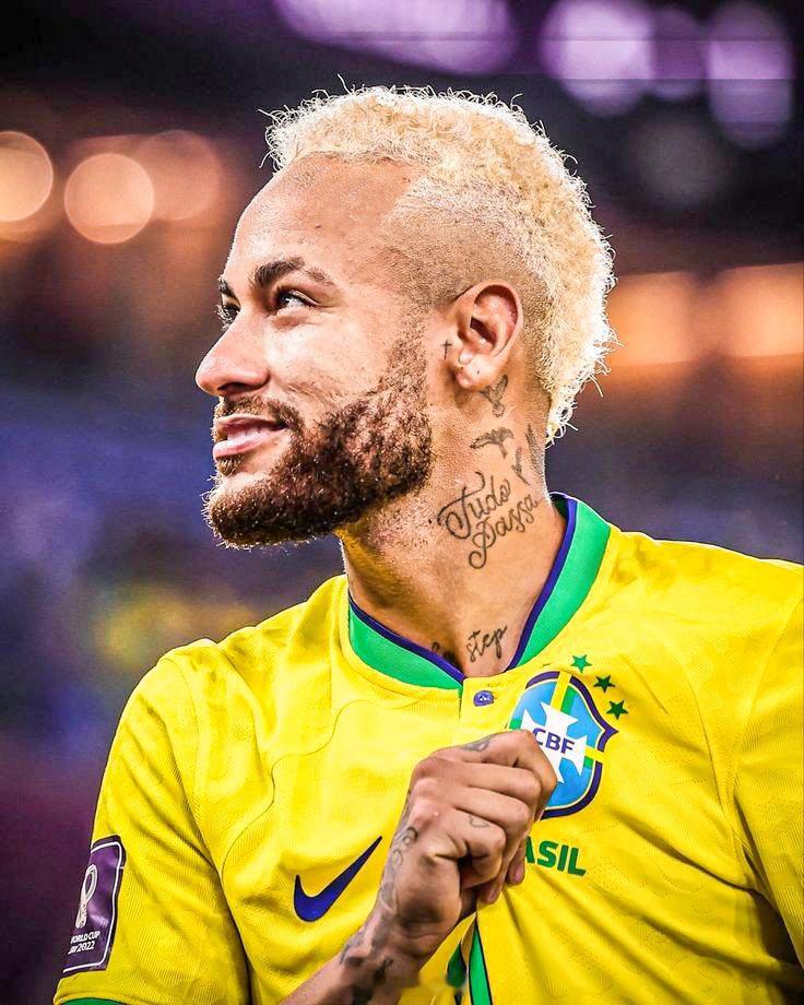🚑🇧🇷 巴西官方确认内马尔受伤，他将缺席世界杯首秀。他能否出战第二场比赛尚