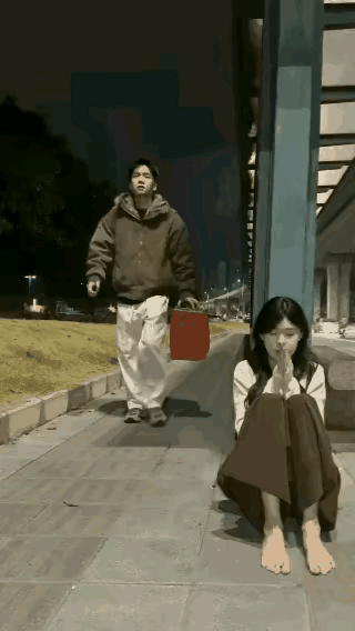 真是个钢铁直男，女子需要什么，男子不懂，顿感十分失落。