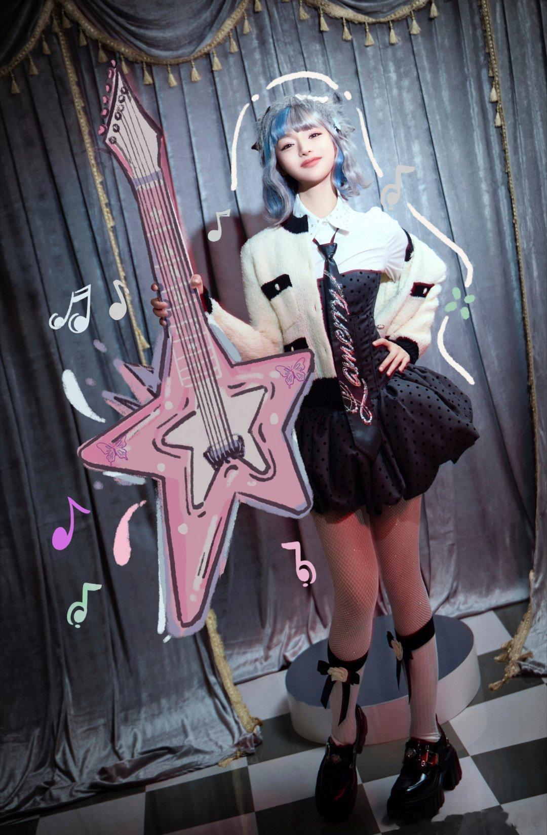 张杰演唱会幸运观众黄霄雲黄霄雲看张杰演唱会喜提5g纯金小北币，从小粉到大，节目刚