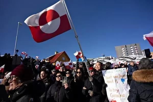 CNN的这篇文章既赤裸又坦诚！

文章说：……特朗普对委内瑞拉的大胆打击不仅仅是