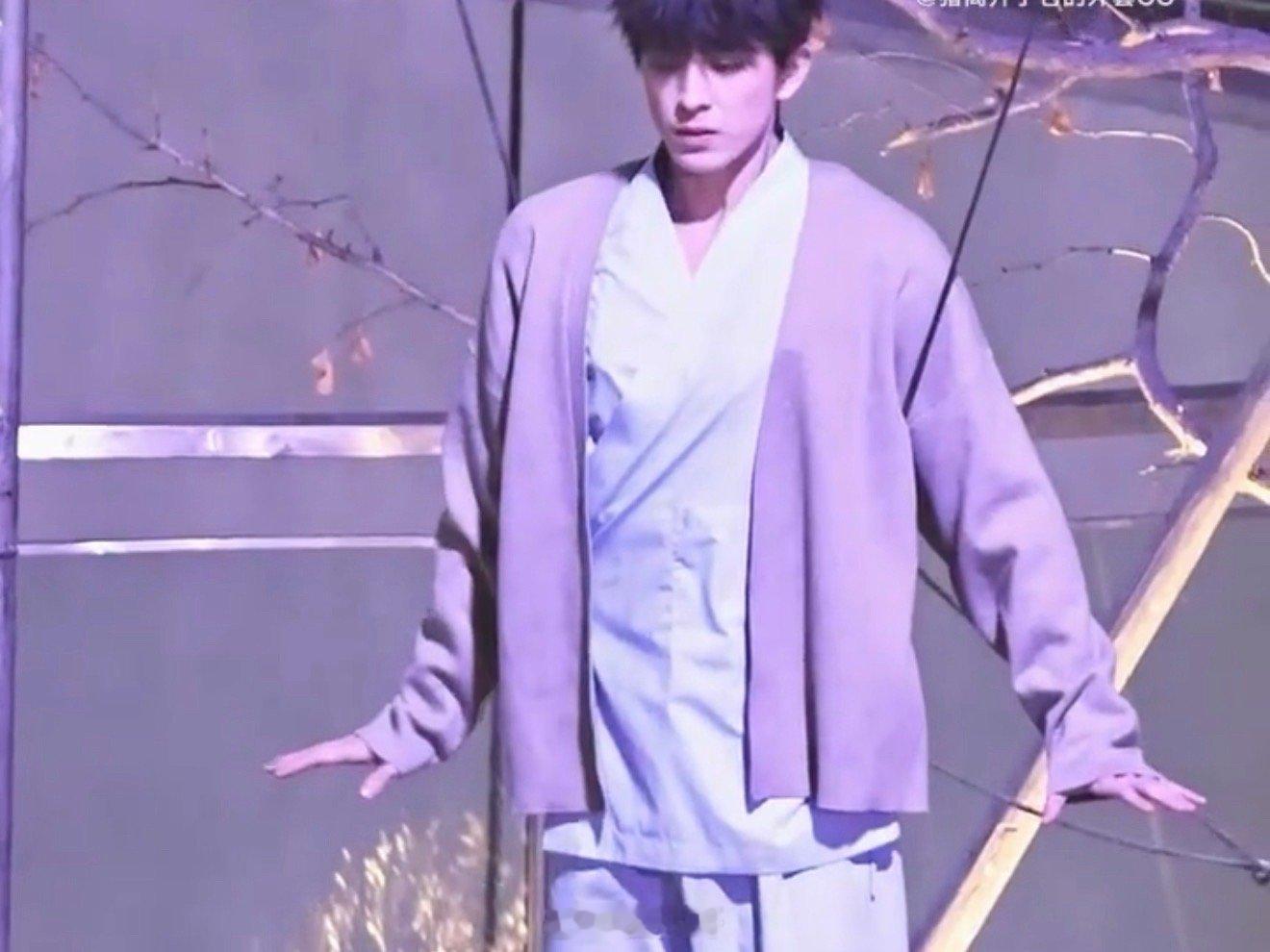 敖瑞鹏不二之臣霸总升空哈哈哈哈哈就是说《不二之臣》怎么拍着拍着成科幻片了啊，咱们