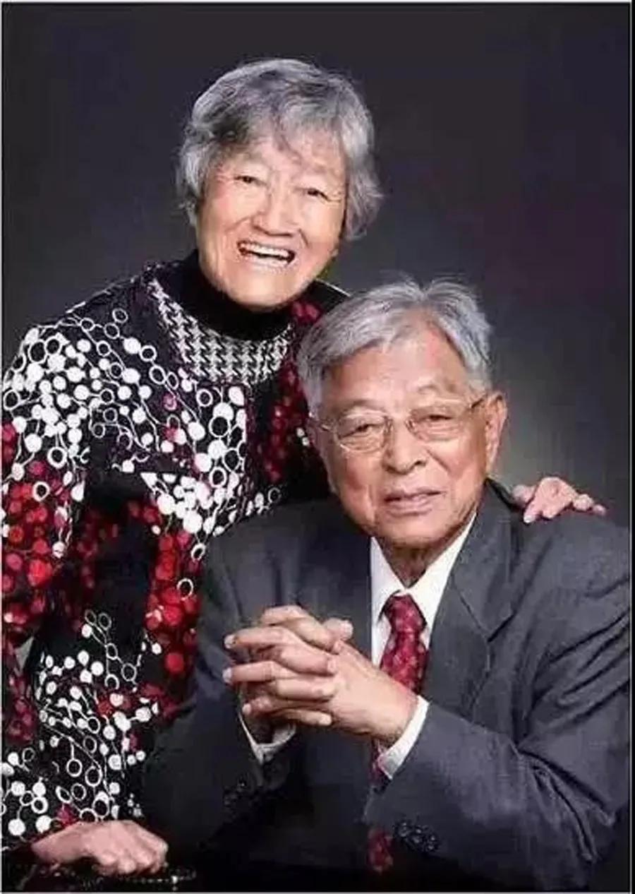 诸时健出狱后，中央领导去玉溪卷烟厂视察，对省里的领导说，你们要多多给他关照，他是