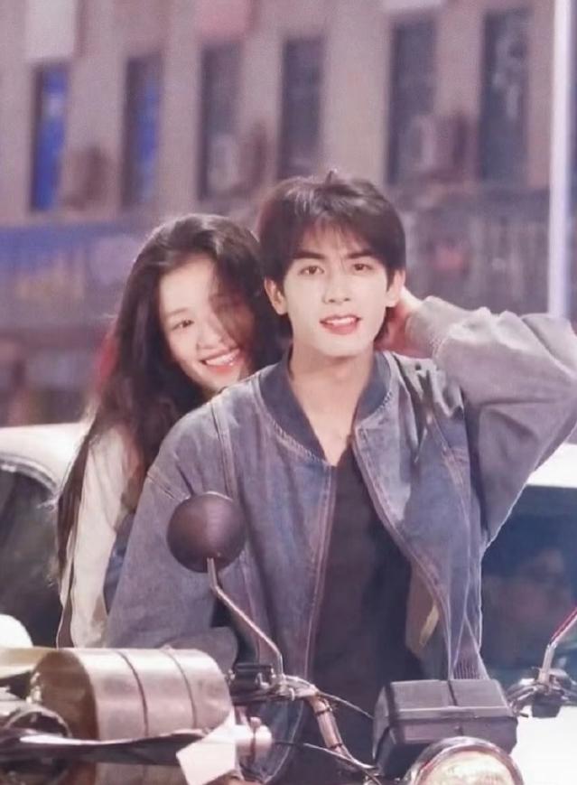 宋威龙张婧仪《野狗骨头》开始招商！
湖南卫视对这部剧相当重视了，现在已经开始招商