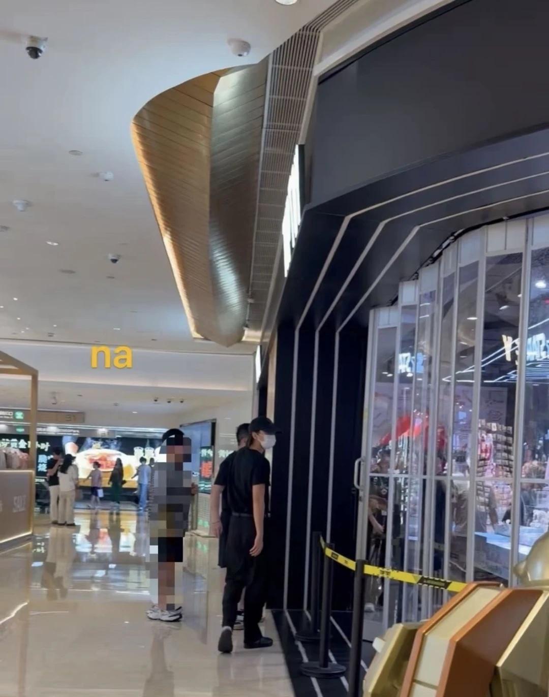 深圳偶遇蔡徐坤