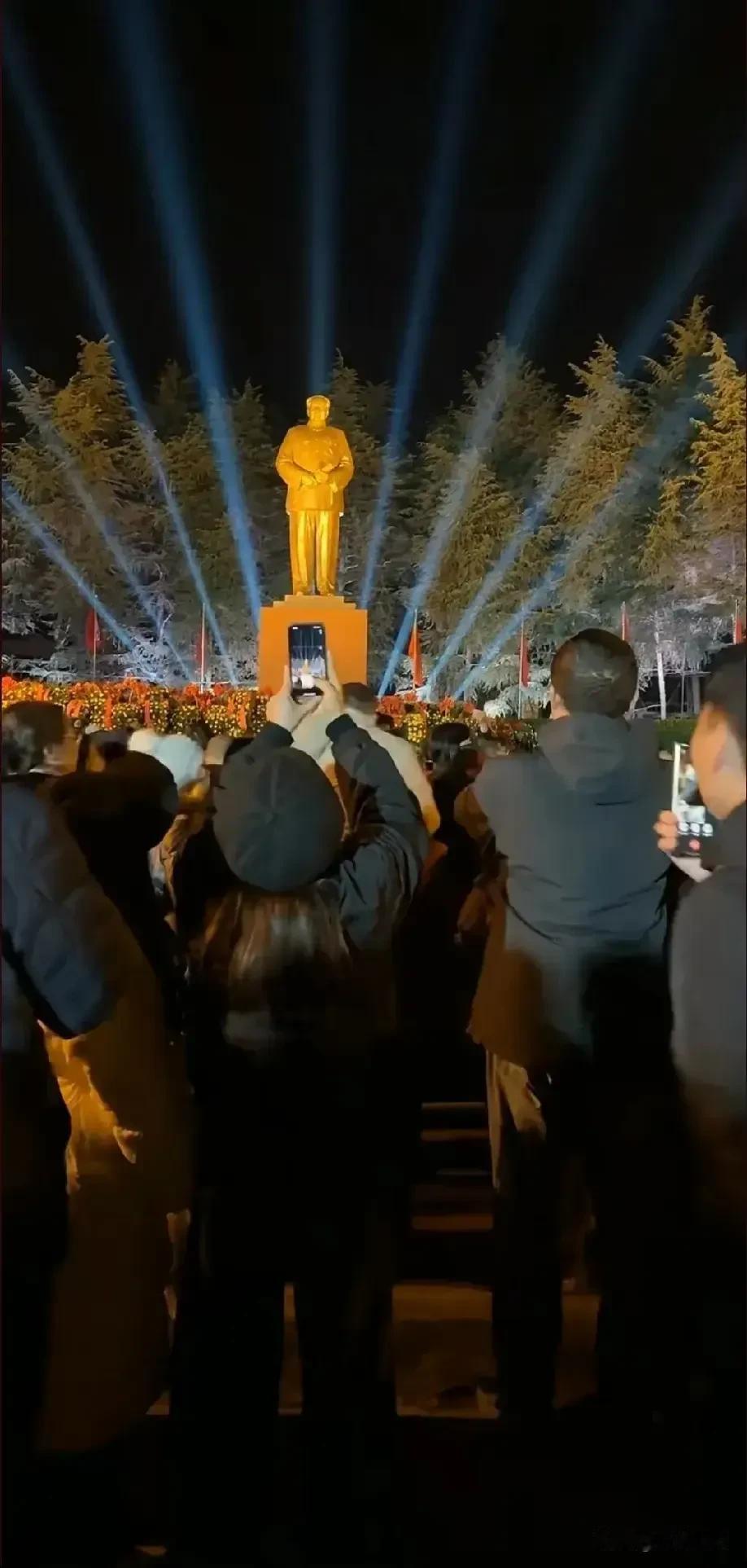 秦始皇的伟大，在于确立了大统一的体制，中国一统天下的情怀刻进骨子里，这是克服万难