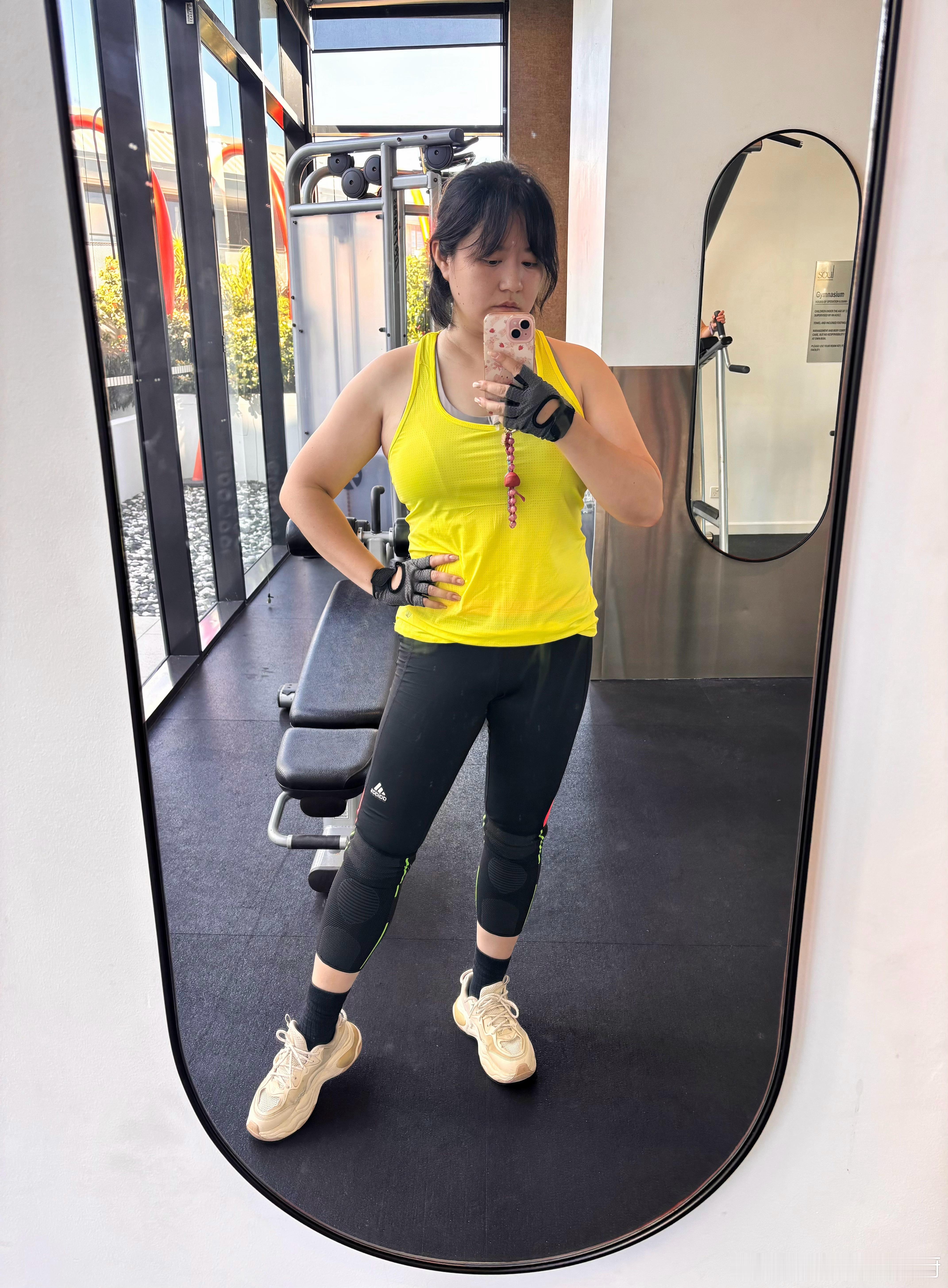 继续🏋🏻，和房胖卷起来😤，虽然澳洲家里这边的健身房不如马来的好，人也好多，