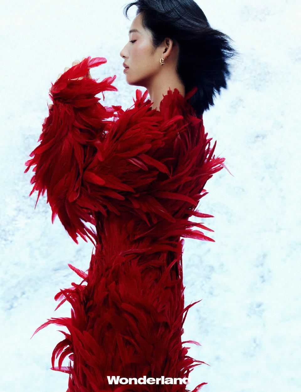 Wonderland冬雪绮梦大片踏雪而入，撞进一片银白世界。摄影：Joy 