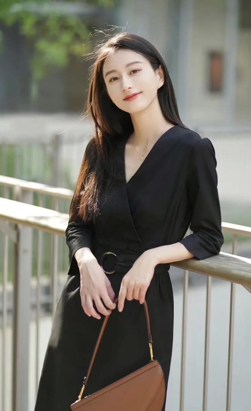 “真正的爱一定不是偶尔一瞬间的感动，而是恒久的一种委身。 彼此牺牲，彼此成就，彼