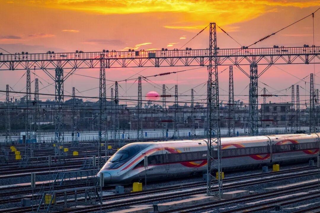 广湛高铁开通后，那些“跨城英雄”真的赢了吗？比996还累，但房租省一半，每天6小