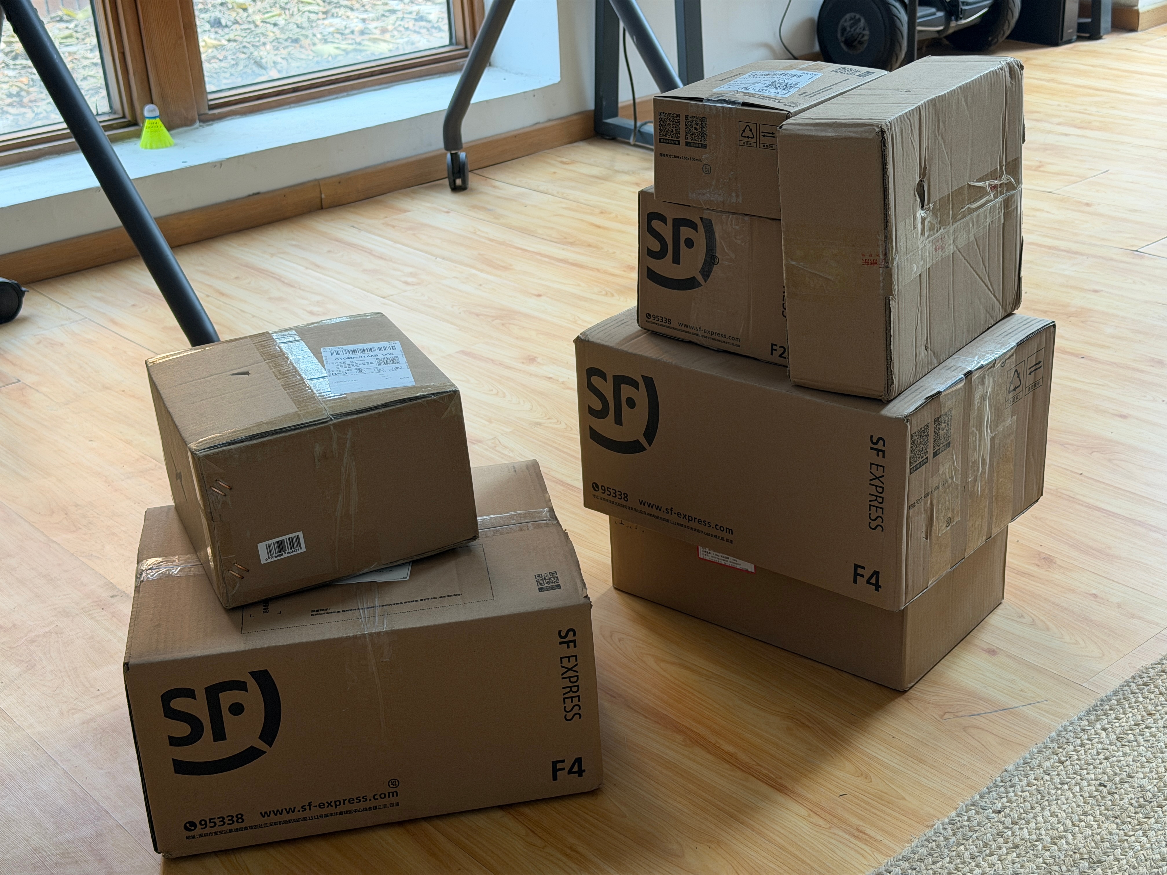 结束了连续半个月的出差。终于回北京了，第一件事儿就是拆快递。