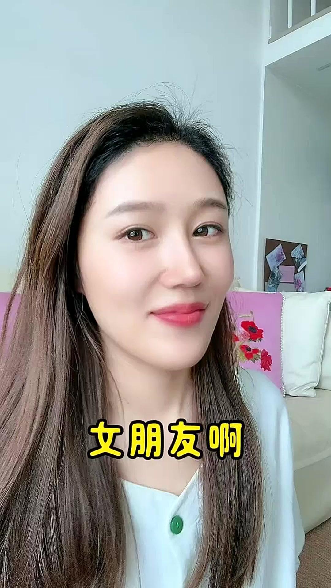 电子厂好不好找女朋友，还真得具体情况具体分析。
就说广东东莞那工业区，流水线旁还