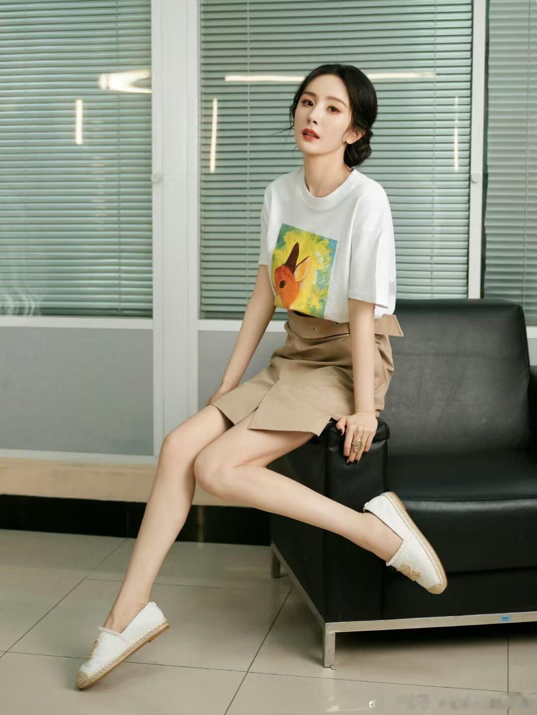 杨幂[超话]  🦊杨幂公牛品牌全球代言人 有时候看到好看的星星，会想发给你，吃