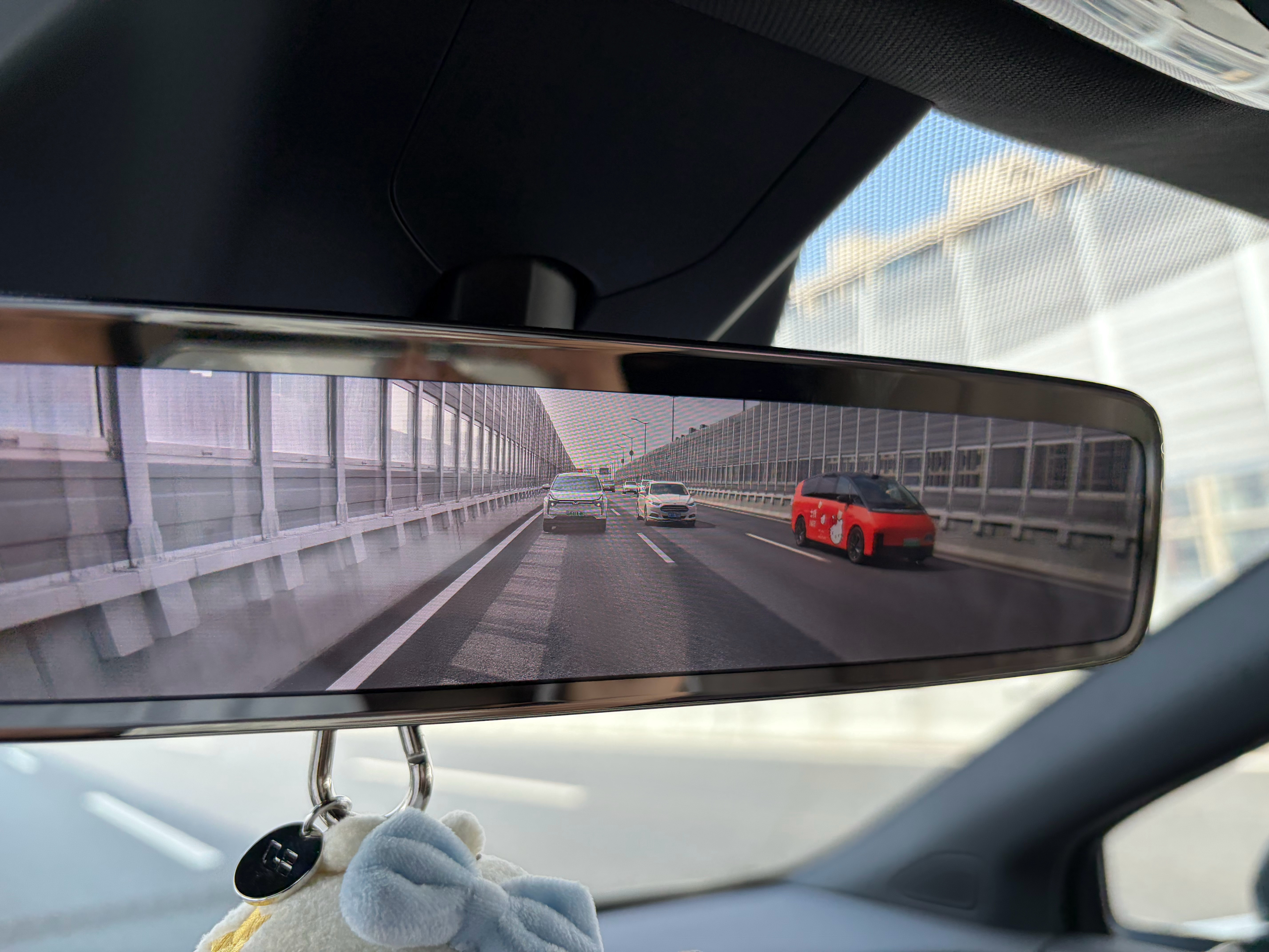 你好，靓仔～头一回见到「的士版」MEGA