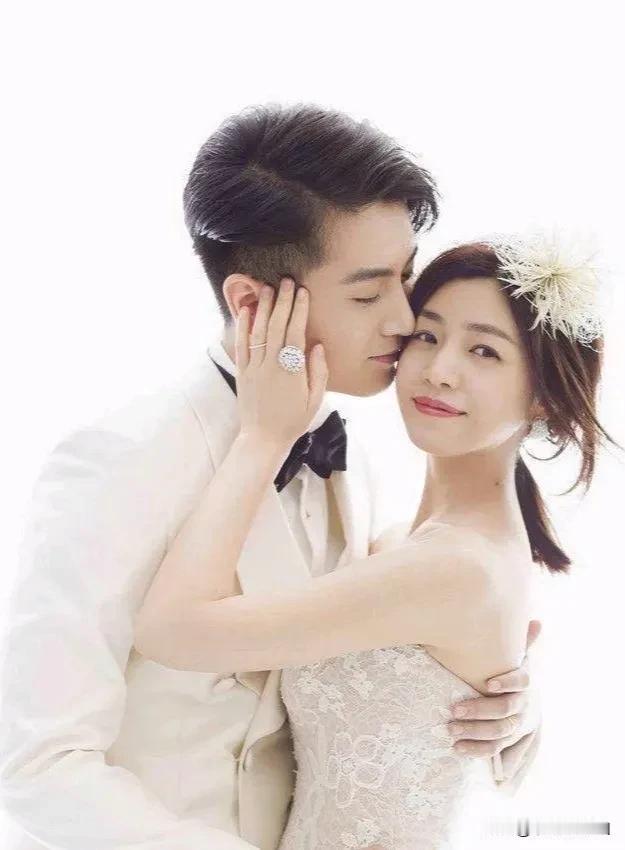 陈晓和陈妍希结婚的时候，他们俩之间的感情看起来是那么的美好而又纯粹。我至今都记得