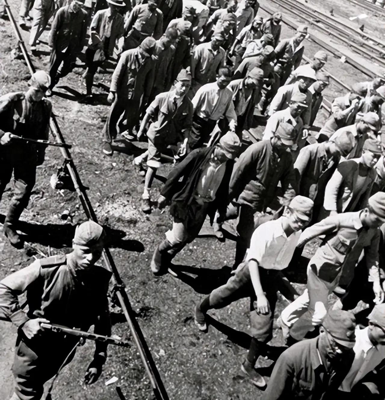 还得是老毛子大哥硬朗啊，废话不多，一出必中。这14个日本人虽然已经骨头都化灰了，