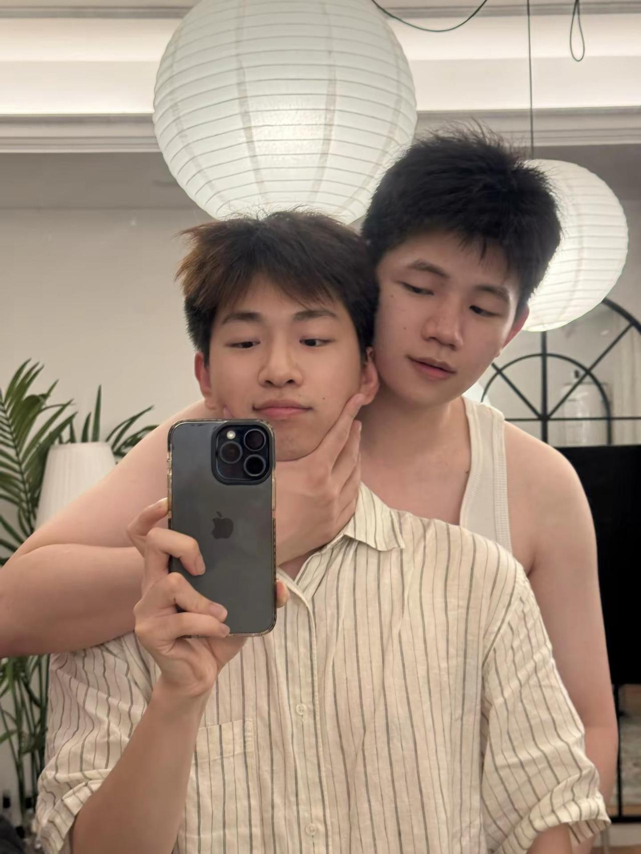 被捉奸（bushi 第二天一早的飞机 在朋友家借住一下～p5小志：你们这样是要被