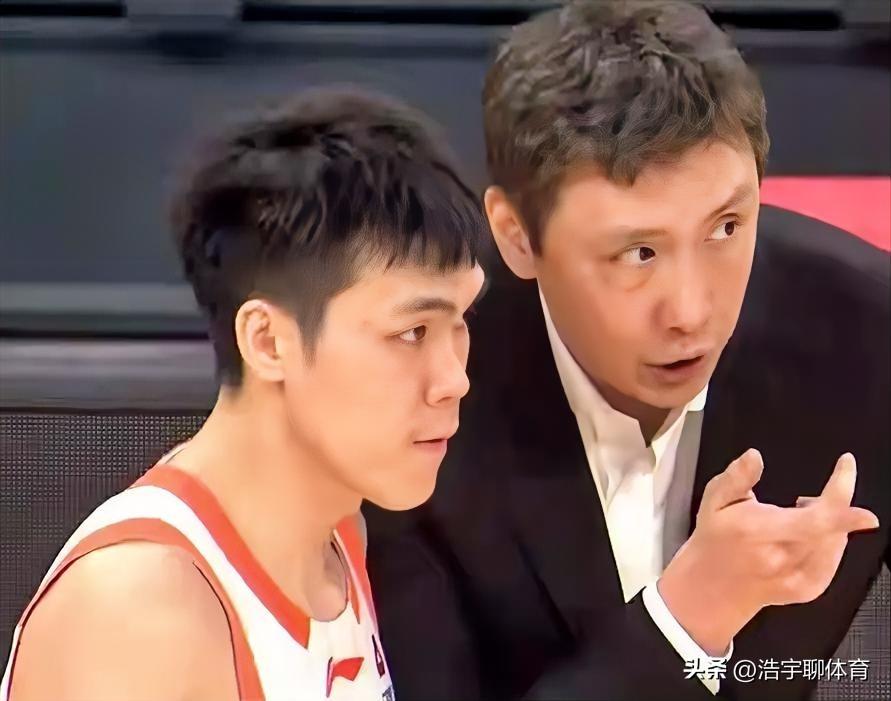 贺希宁完胜庞老六，深圳反超广东进前三，朱芳雨终于发现球迷流失的原因，杜峰该下课了