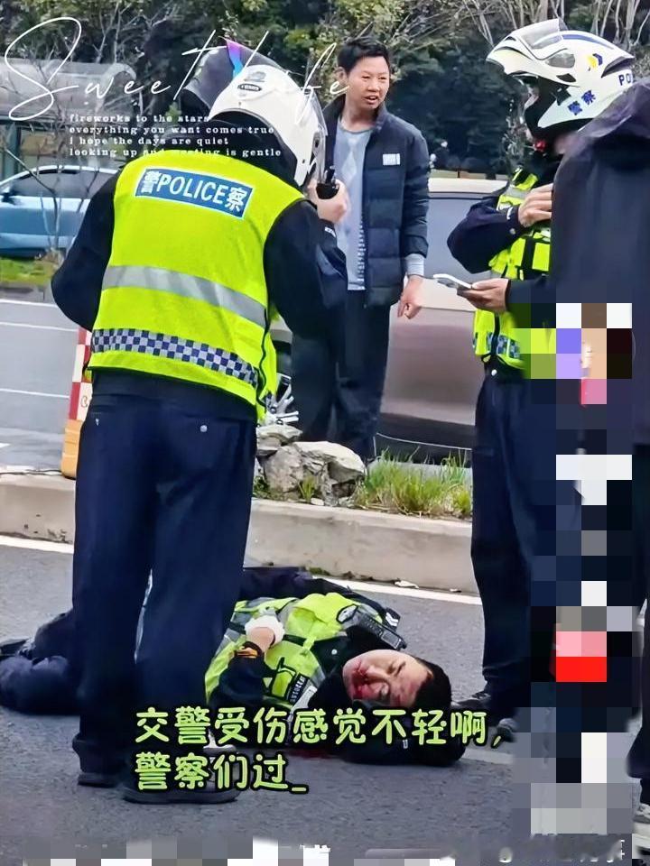 突发！成都武侯区一执勤交警被撞，头部流血紧急送医⚠️
 
2月27日上午，成都武