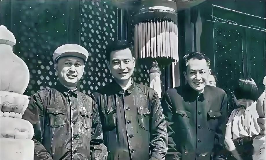 钱学森、邓稼先、朱光亚难得同框，三人分别为两弹一星作出哪些贡献？珍贵老照片两弹一