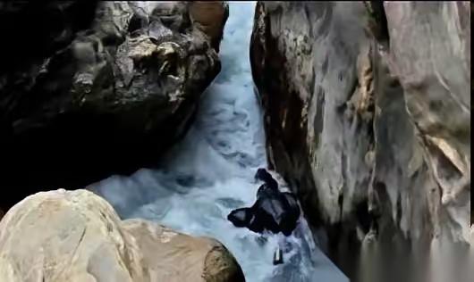 4月1日，家属签字确定，放弃打捞遗体。让死者在水里安息。不是家属想放弃，而是真的