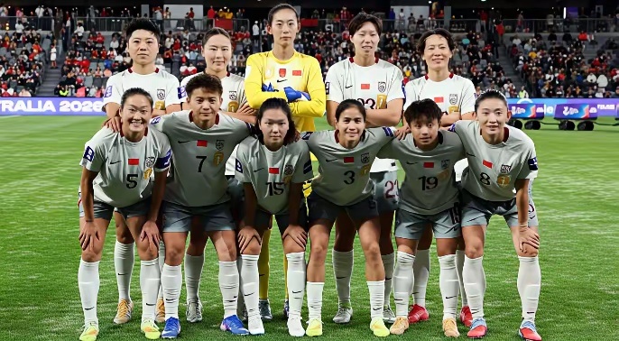 中国女足真是让人惊喜连连！之前米利西奇被骂得那么惨，现在看来，或许他也有自己的执